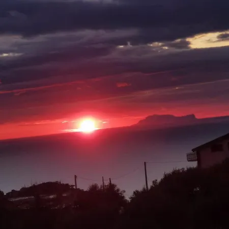 Tra Il Verde E Il Mare